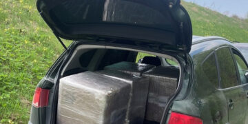 Pasieniečiai šūviais stabdė, įtariama, iš traukinio išmestos kontrabandos gabentojus