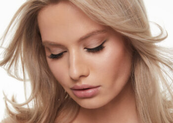 Geriausia šviesintų plaukų draugė: kaukė!