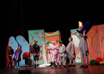 Festivalis „Perženk slenkstį“ prasidėjo teatro iš susigiminiavusio Suvalkų miesto spektakliu