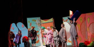 Festivalis „Perženk slenkstį“ prasidėjo teatro iš susigiminiavusio Suvalkų miesto spektakliu