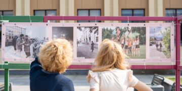 J. Basanavičiaus a. atidaryta fotografijų paroda „Jaunimas. Tada ir dabar“