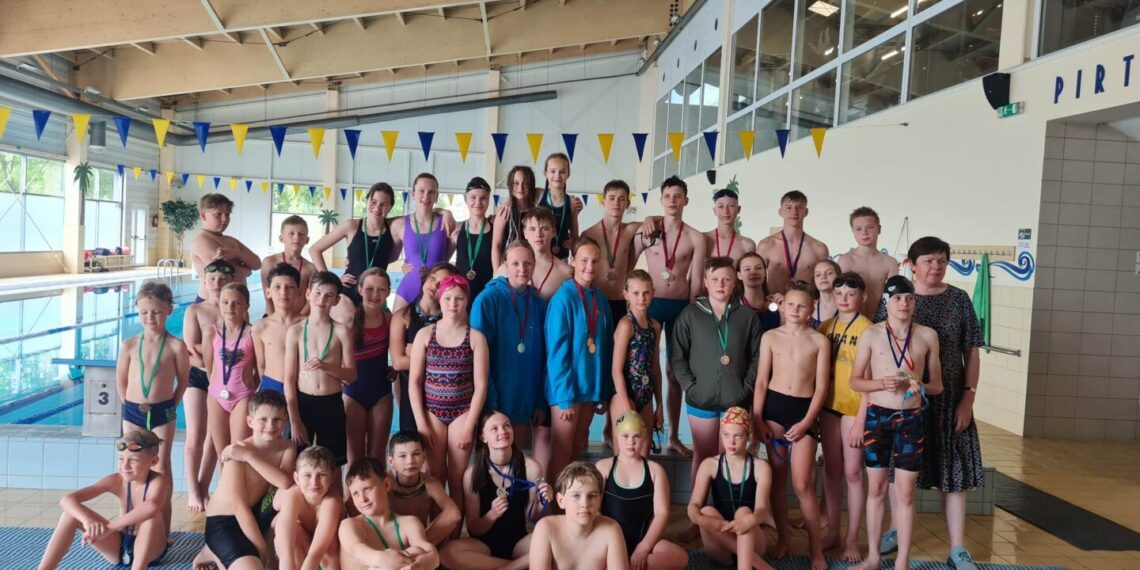 Šakių baseine vyko atviros Šakių jaunimo kūrybos ir sporto centro vaikų plaukimo pirmenybės