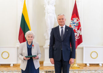 Sangrūdos gyventojai – apdovanojimas iš Prezidento rankų