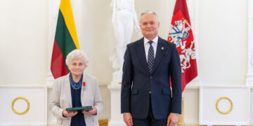 Sangrūdos gyventojai – apdovanojimas iš Prezidento rankų