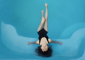 Kūno linijų išmanymas: kaip pagal kūno tipą išsirinkti maudymosi kostiumėlį?