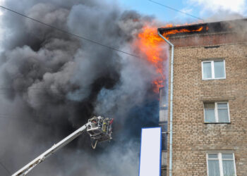 Marijampolėje - didelis gaisras daugiabutyje