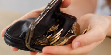 „Sodra“: daugiau nei perpus sumažėjo žmonių uždirbančių mažiausias pajamas