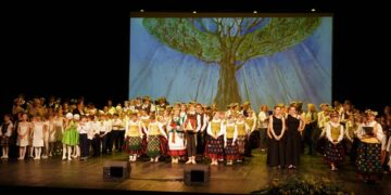 „Draugų būryje“ - spalvinga šokių pynė Meno mokyklos choreografijos skyriaus 40-mečiui