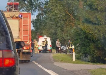 Automobilis nepraleido motociklo, nukentėjo motociklo vairuotoja