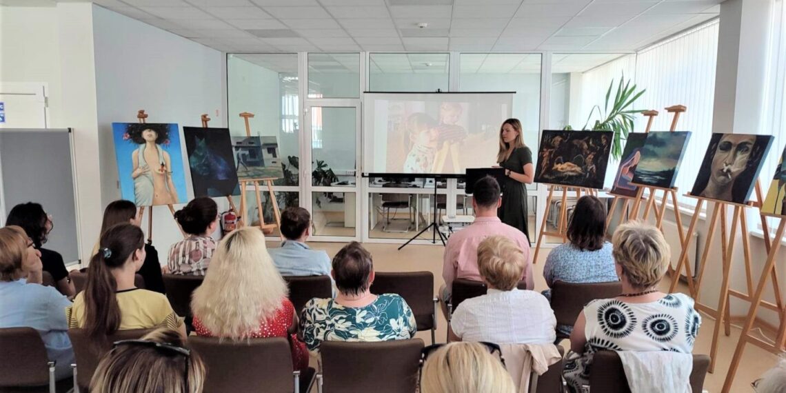 Draugystės bibliotekoje - Elanos Kalpokaitės meno darbų parodos „Teptuko viražai“ pristatymas