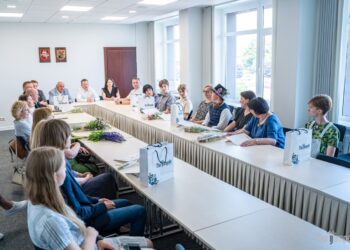 Gabiems mokiniams įteiktos premijos