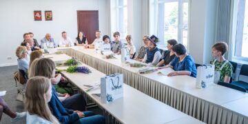 Gabiems mokiniams įteiktos premijos