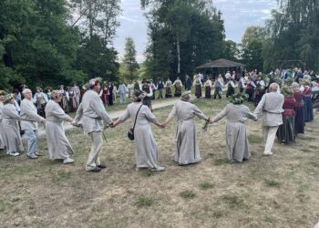 Joninės ant Sudargo piliakalnio