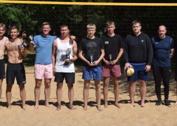 Jūrės miestelio vasaros sporto šventėje startavo gausus tinklinio ir krepšinio komandų būrys