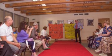 Kazlų Rūdoje vyko JAV neurologo bei menininko Audriaus Plioplio šilko skraisčių paroda