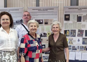 Kazlų Rūdos bibliotekoje apsilankė Jurgio Dovydaičio dukra bei giminaičiai