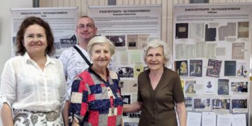 Kazlų Rūdos bibliotekoje apsilankė Jurgio Dovydaičio dukra bei giminaičiai