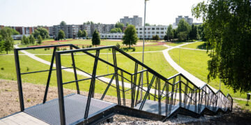 Laiptai vedantys į Šaltinio progimnazijos stadioną ir slėnį - atnaujinti