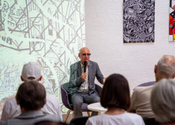 Marijampolėje pristatyta Ray Bartkaus knyga „Dovana Lietuvai“