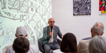 Marijampolėje pristatyta Ray Bartkaus knyga „Dovana Lietuvai“