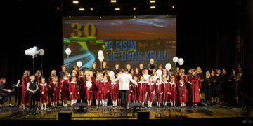 Marijampolės kultūros centre šurmuliavo Šv. Cecilijos gimnazijos gimtadienis