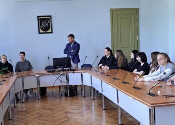 Meras susitiko su dešimtokais