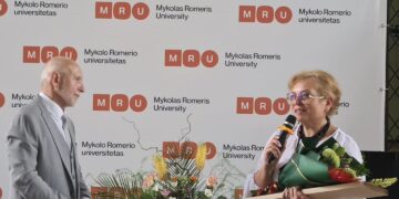 Pasveikintas MRU garbės profesorius Vytautas Šlapkauskas