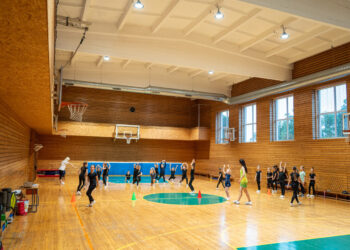 Prasidėjo smagi mažųjų vasara nemokamose užimtumo stovyklose