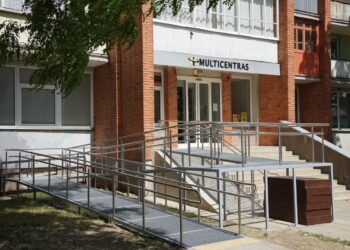 Prie Multicentro įrengtas pandusas ir automatinės durys