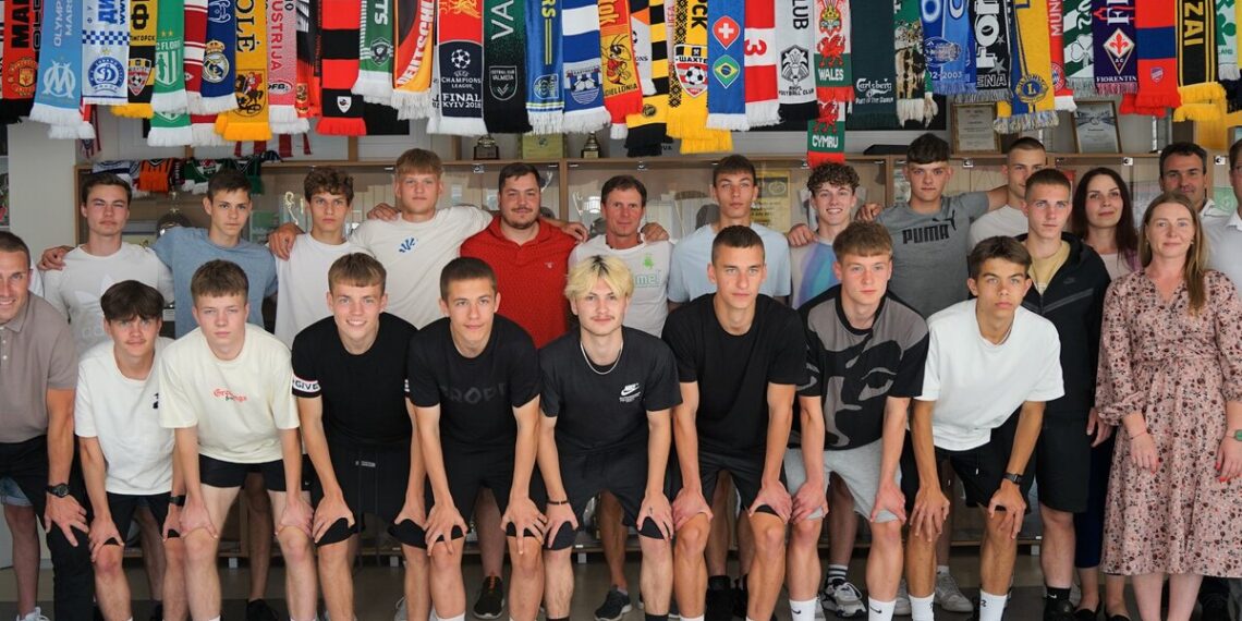 Marijampolės futbolo centre  pasveikinti „Sūduvos“ U-18 komandos futbolininkai