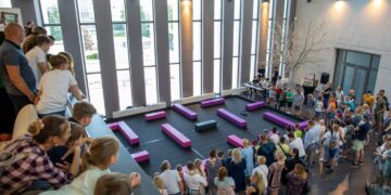 „Lispa“ mokyklos mokslų metų uždarymo šventė su sveikinimais, lazerių šou ir apdovanojimais!