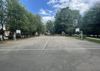 Atnaujinta J. Lingio parko krepšinio aikštelė