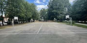 Atnaujinta J. Lingio parko krepšinio aikštelė