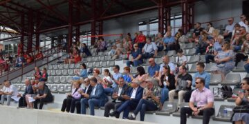 Atvertos Kybartų miesto stadiono tribūnos