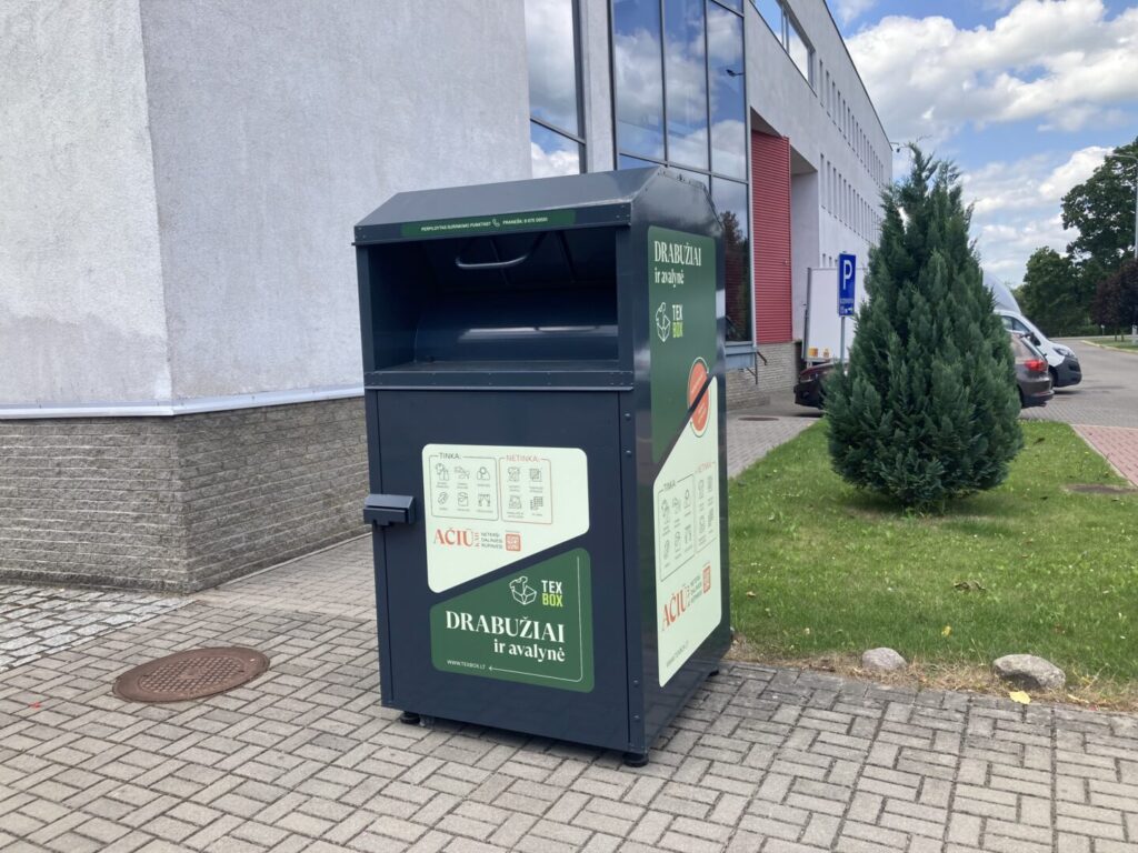 Nereikalingų daiktų surinkimo konteineris Marijampolėje