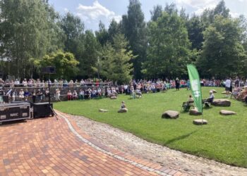 Poezijos parką gausiai užpildė Marijampolės senjorai