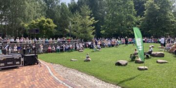 Poezijos parką gausiai užpildė Marijampolės senjorai