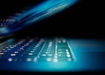 Internetas namams: kaip nesuklysti renkantis?