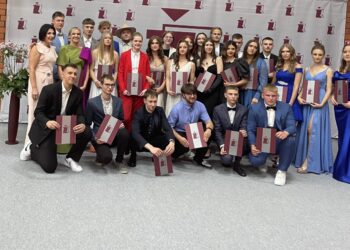Šakių „Žiburio“ gimnazijos abiturientai šventė išleistuves