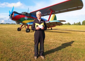 91-ių metų Kosto Bubelio noras atlikti šuolį parašiutu galimai virto Lietuvos rekordu