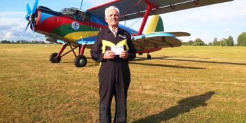 91-ių metų Kosto Bubelio noras atlikti šuolį parašiutu galimai virto Lietuvos rekordu