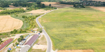 Dėmesys kaimiškosioms vietovėms: naujas asfaltas nugulė Pietariuose ir Puskelniuose