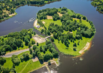 Ruošiantis pradėti Marių parko salos atnaujinimo darbus – remontuojamas į ją vedantis tiltelis