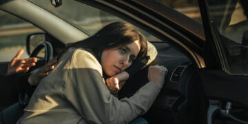 Moteris smurto neišvengė net automobilyje