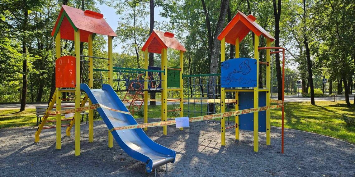 NVSC laikinai uždraudė eksploatuoti dalį vaikų žaidimo aikštelės J. Lingio parke