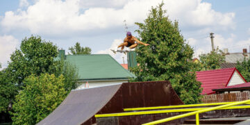 Marijampolėje atidarytas naujas riedlenčių parkas