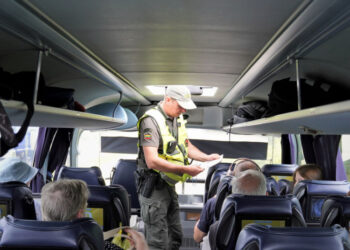 Į svajonių šalį Vakaruose – su svetimu pasu