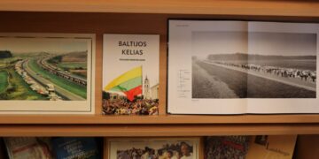 Jurgio Dovydaičio bibliotekoje - paroda „Baltijos kelias - tai mes!“