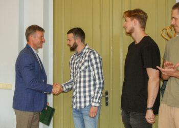 Kazlų Rūdos savivaldybės tarybos posėdis prasidėjo sportininkų sveikinimais