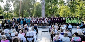 Malda, poezija ir dainomis paminėta Europos diena stalinizmo ir nacizmo aukoms atminti ir Baltijos kelio diena